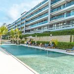 Luxury 2-Bedroom Apartment With Breathtaking Ocean Views