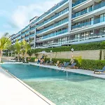 Luxury 2-Bedroom Apartment With Breathtaking Ocean Views