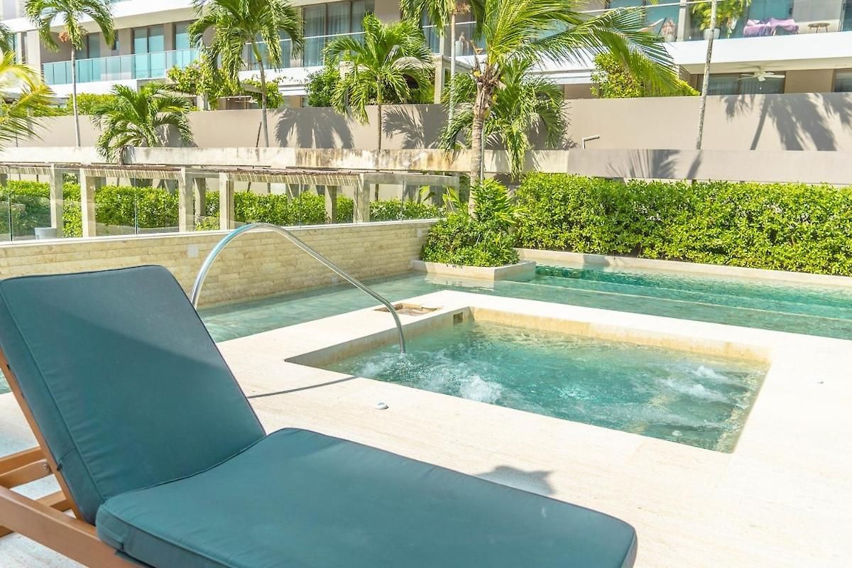 Luxury 2-bedroom With Breathtaking Ocean Views *