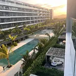 Luxury 2-Bedroom Apartment With Breathtaking Ocean Views